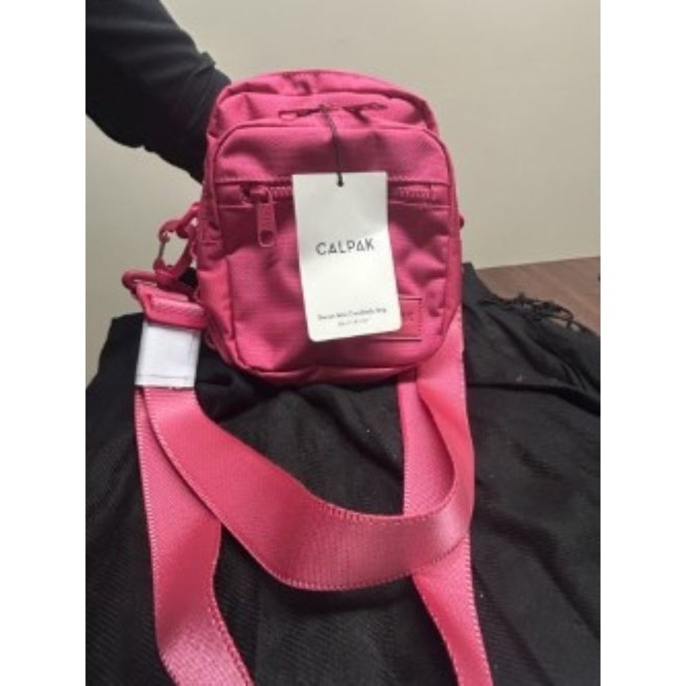 NWT Calpak Stevyn‎ Mini Crossbody Bag Dragon Fruit Pink Adjustable Travel Preppy - Picture 5 of 9